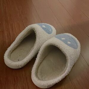 SMILEY SLIPPERS